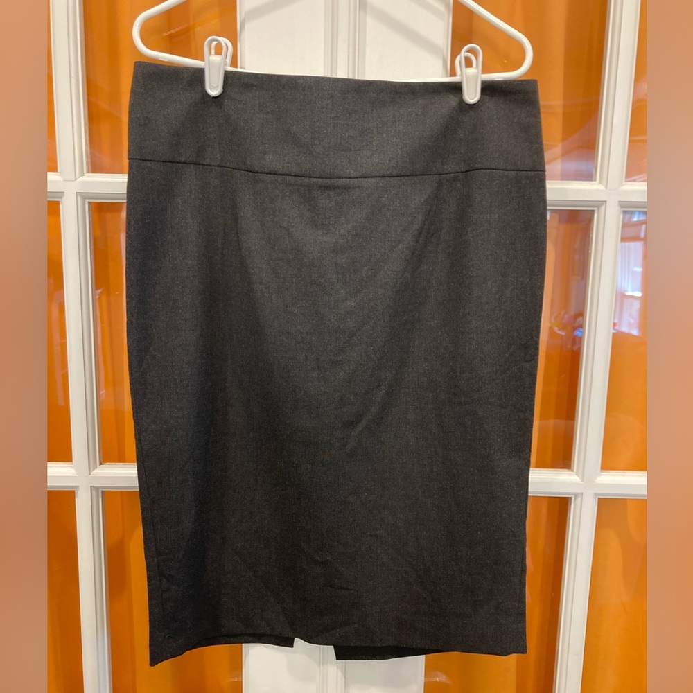 Gray Zara skirt, size 12, slit in back, VGUC